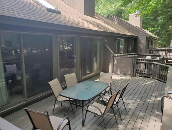 تناول الطعام بالخارج