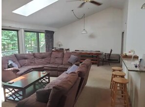 تلفزيون، مدفأة، ألعاب فيديو