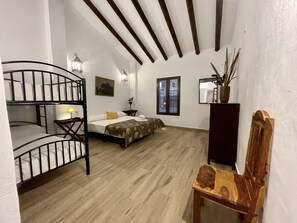8 Schlafzimmer, Reisekinderbett, kostenloses WLAN, Bettwäsche