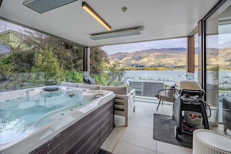 Classic Apartment with Private Spa Pool | Terrace/patio. Marina Terrace Apartments