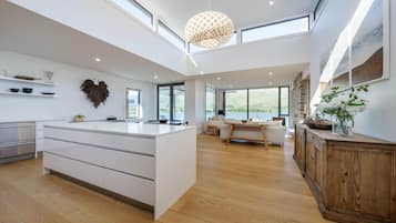Penthouse Mewah | Dapur pribadi | Mesin espresso dan ketel listrik