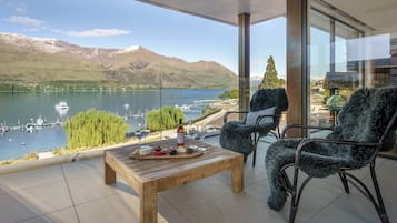 Luxury Penthouse | Lake view