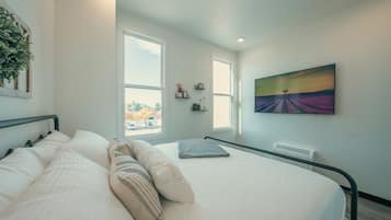 2 bedrooms, travel cot, free WiFi, bed sheets