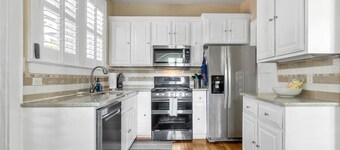 Lush 4BR on Lincoln | Mins to USC | Sleeps 8