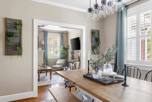 Lush 4BR on Lincoln | Mins to USC | Sleeps 7