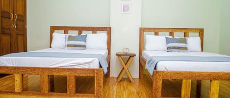 2 bedrooms, in-room safe, desk, iron/ironing board