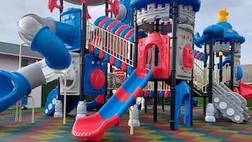 Tempat bermain anak - outdoor