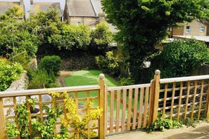 Property grounds - Picton House: Charming 3 bed home, quiet location (Ramsgate)