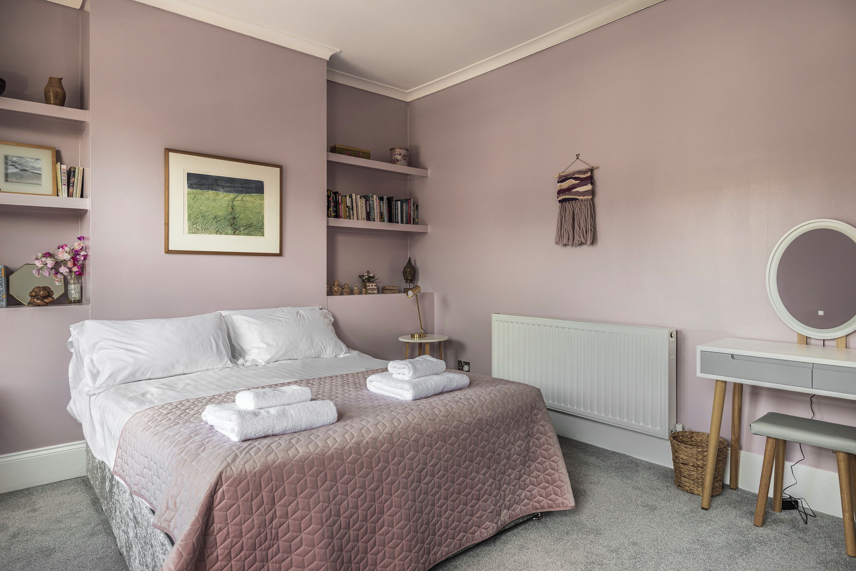 3 habitaciones, tabla de planchar con plancha, wifi y ropa de cama 