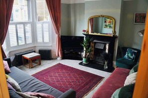 Smart TV, fireplace - Picton House: Charming 3 bed home, quiet location (Ramsgate)