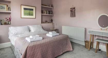 Picton House: Charming 3 bed home, quiet location