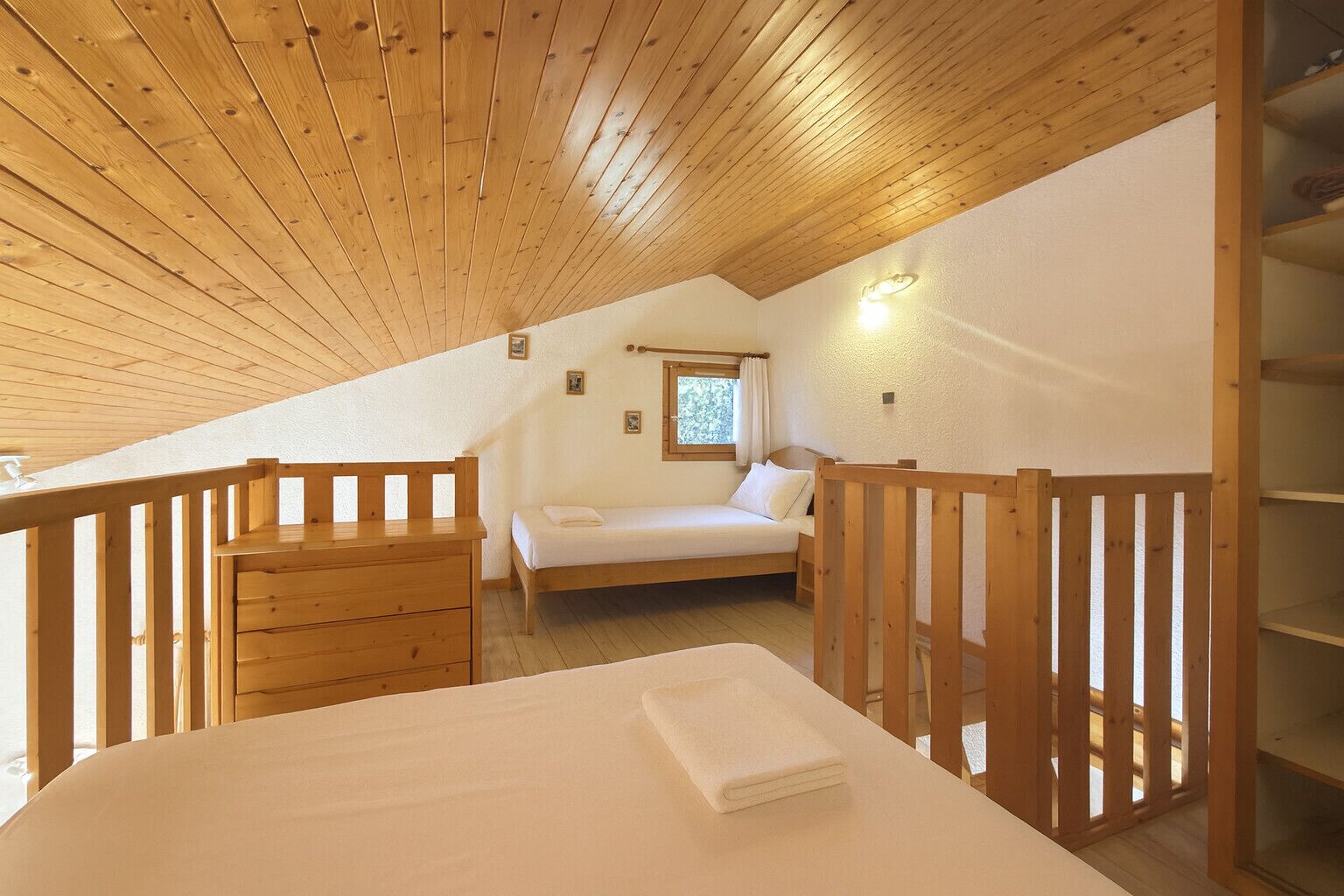 2 bedrooms, bed sheets