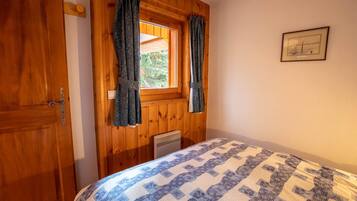 3 bedrooms, WiFi, bed sheets