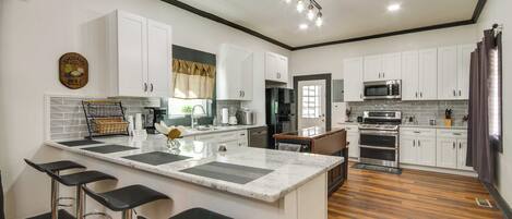 Fridge, microwave, stovetop, dishwasher