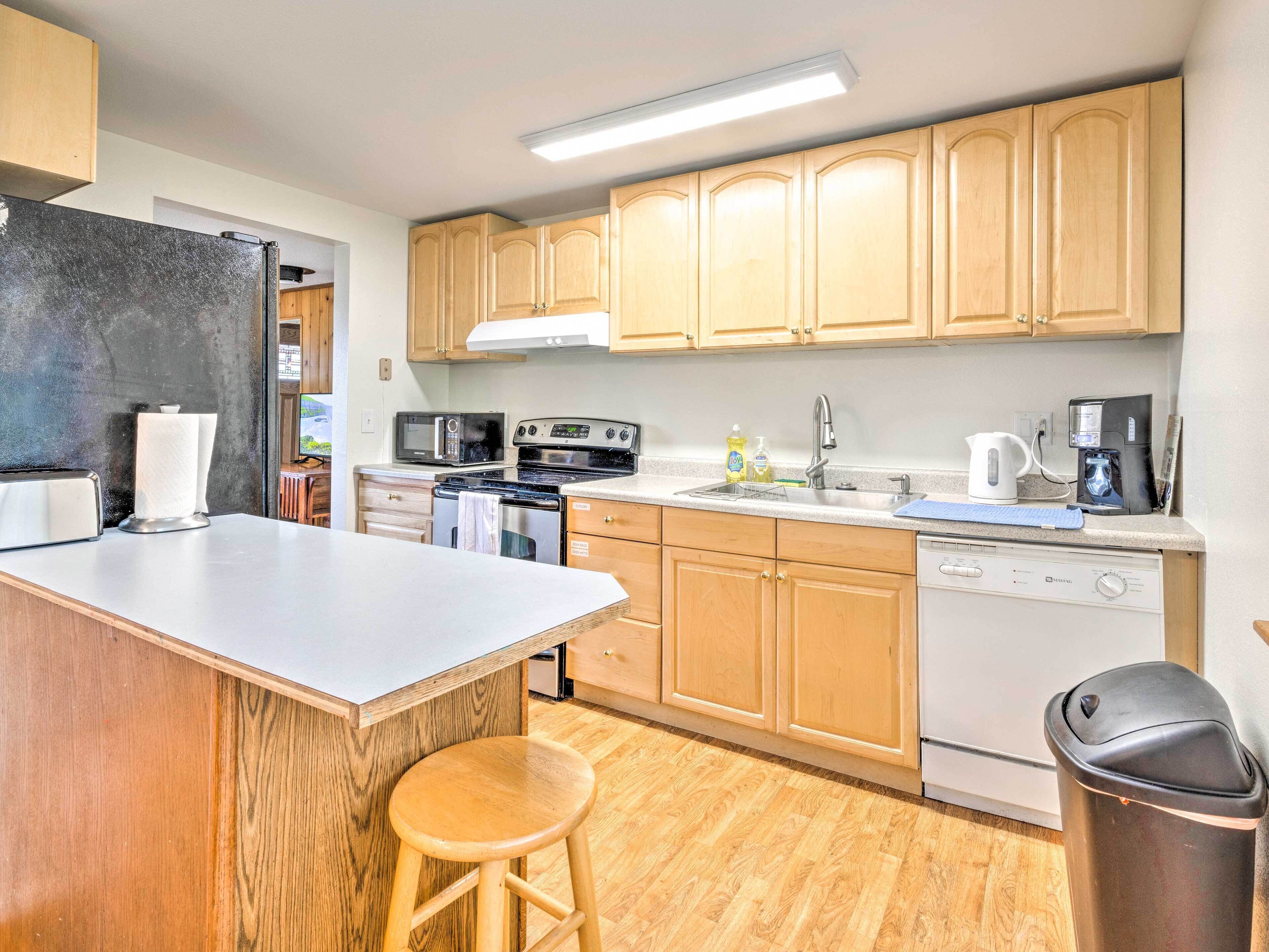 Micro-ondes, plaque de cuisson, lave-vaisselle, bouilloire électrique