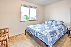 3 bedrooms, free Internet, bed sheets - Walkable Sitka Getaway w/ Community Perks! (Sitka)