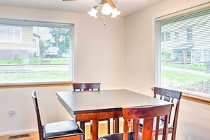 Dining - Walkable Sitka Getaway w/ Community Perks! (Sitka)