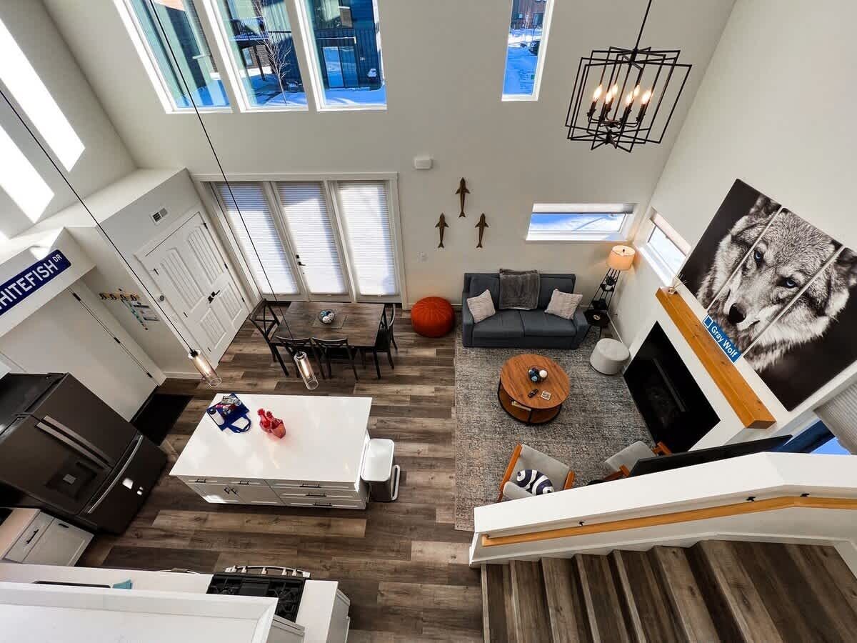 TV, fireplace, offices