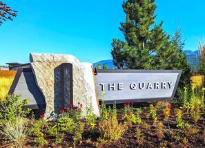 Property grounds - Pet Friendly, Community Center, Pool / Hot Tub, 3 Bed / 4 Bath, Sleeps 10, Amazing Views (Whitefish)