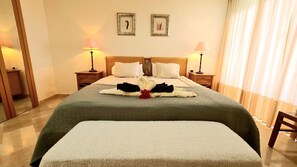 1 soveværelse, skrivebord, strygejern/strygebræt, weekendseng