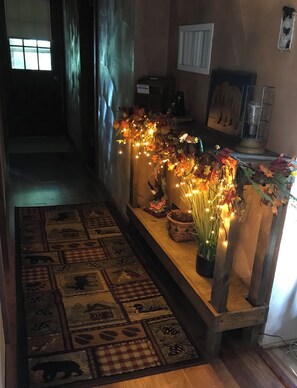 Interior - Secluded Wilderness & Spa On Historic 2k Acre Wild Life Area (Chester)