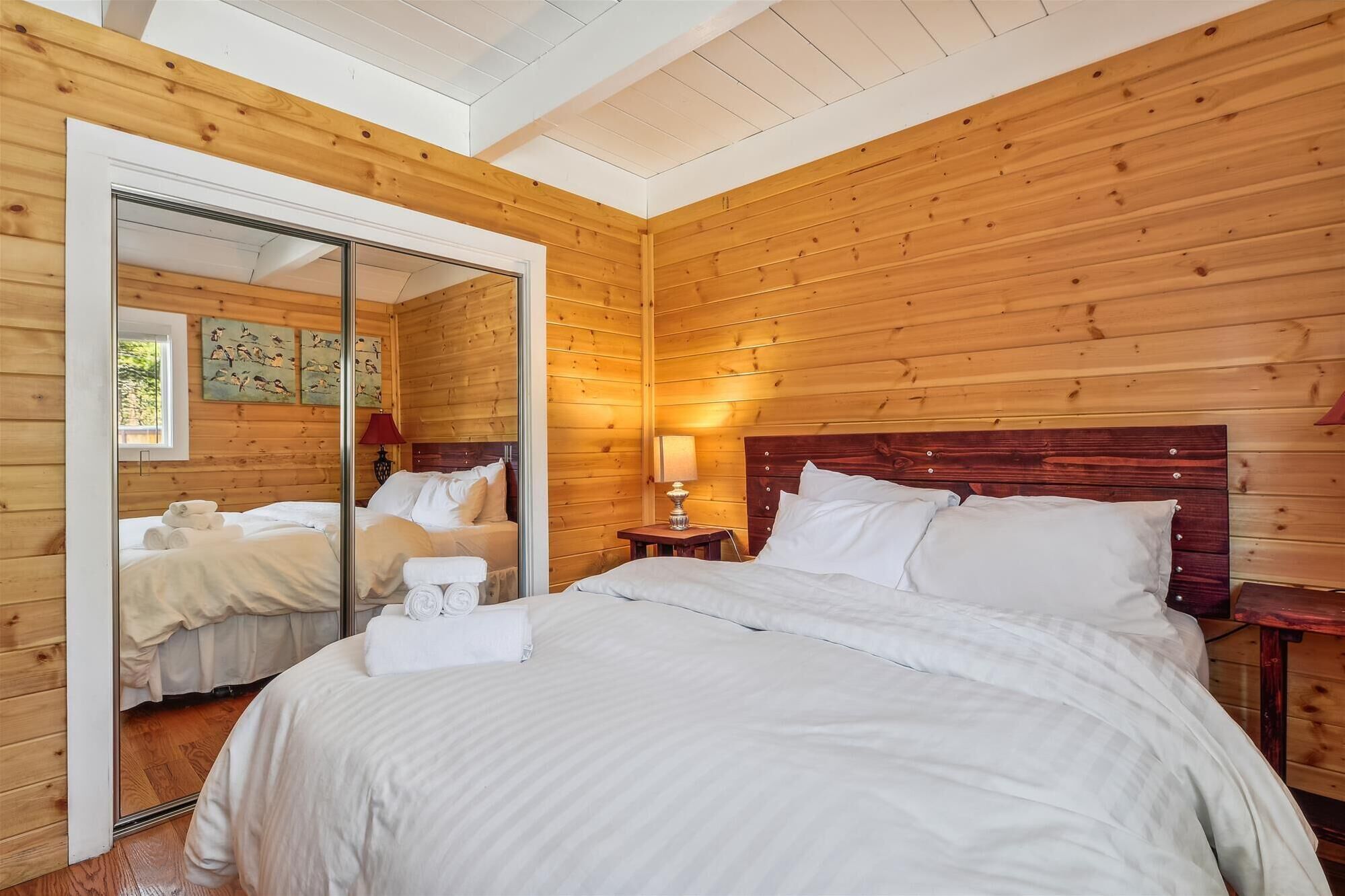 3 slaapkamers, een strijkplank/strijkijzer, wifi, beddengoed