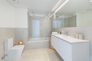 淋浴/盆浴组合、坐浴桶、毛巾、肥皂