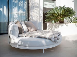 Terrace/patio - Villa Royale - Modern Luxury 5 bedroom Villa in Rio Real (Marbella)