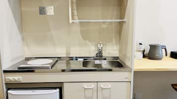 Fridge, stovetop, electric kettle, highchair