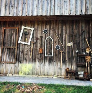 Property grounds - The Goat Loft - “The best stay in the region!” (Round Hill)