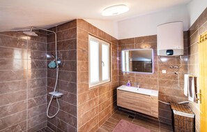 Shower - Stunning home in Donji Kasic (Donji Kasic)