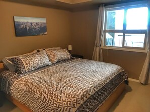 2 Schlafzimmer, Schreibtisch, Bügeleisen/Bügelbrett, Reisekinderbett