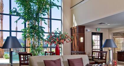 2 Bedroom | Free Breakfast. Outdoor Pool & Hot Tub