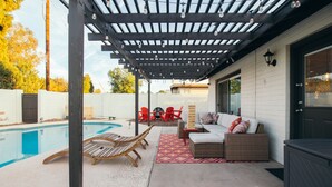 A covered patio area with a pool, outdoor furniture, and a hot tub. - NEW! Near ASU/Spring Training/Old Town Scottsdale! (Tempe)