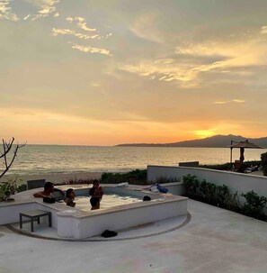 Kolam renang terbuka 