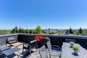 Image of Modern Ballard Townhome w/Rooftop Views