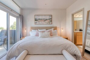 2 bedrooms, desk, iron/ironing board, WiFi