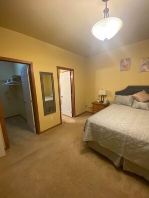 2 soverom, strykejern/-brett, wi-fi (inkludert) og sengetøy