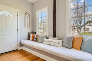 4 Schlafzimmer, Schreibtisch, Bügeleisen/Bügelbrett, WLAN