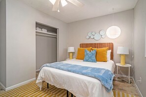 1 chambre, bureau, fer et planche à repasser, Wi-Fi