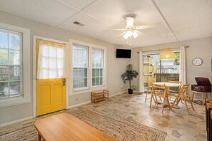 Dining - Casa Del Sol - Adorable Guest house in Park Circle (North Charleston)
