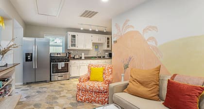 Casa Del Sol - Adorable Guest house in Park Circle