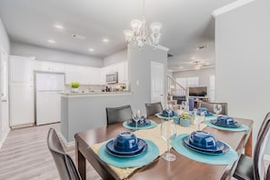 Superior Townhome | Matservice på rummet