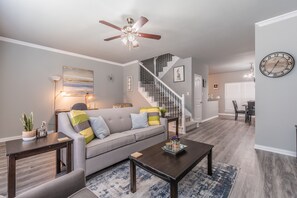 Living room - Luxury Townhome Collection GrandPrairie (Grand Prairie)