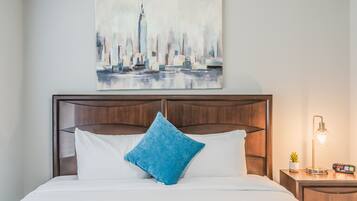 4 kamar tidur, dilengkapi dengan perabotan berbeda-beda, dan meja kerja