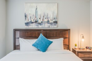 4 間臥室、布置獨特、書桌、筆電工作空間