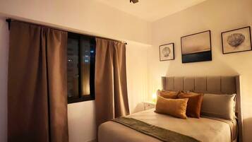 2 habitaciones, escritorio, tabla de planchar con plancha y wifi