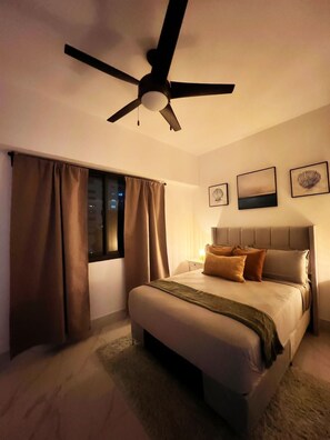 2 Schlafzimmer, Schreibtisch, Bügeleisen/Bügelbrett, WLAN