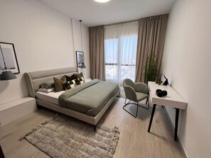 2 dormitorios, escritorio, tabla de planchar con plancha y wifi