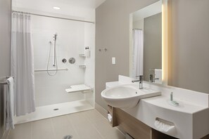 Suite, 1 kingsize bed (Mobility/Hearing Access, Roll-In Shwr) | Handdouche